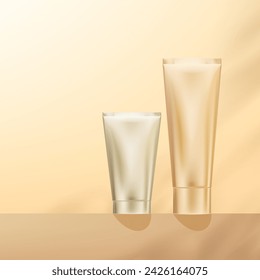 Studiohintergrund mit Naturkosmetik-Hautpflege-Tube auf Podium-Display-Ständer mit Licht, Blätter Schatten auf beige Wand, Vektor 3d Blank Gold-Plastik-Verpackungs-Mockup für Beauty-Produkt-Präsentation