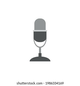 micrófono de estudio sobre fondo blanco