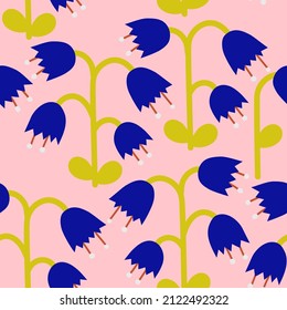 Diseño floral y elegante con flores abstractas en tonos azules sobre fondo rosa. Diseño floral moderno para papel pintado, papel de diseño o ropa de cama.