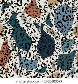 Stylish and minimal Seamless pattern Trendy colorful of freehand shape and brush with animal leopard print. hand drawn. Modern style abstract design for fashion,fabric,wallpaper,wrapping and al