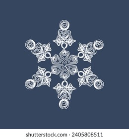 Elegante copo de nieve con edredón blanco sobre un fondo azul oscuro. Símbolos de Año Nuevo. Tecnología de papel para tejer a cielo abierto.