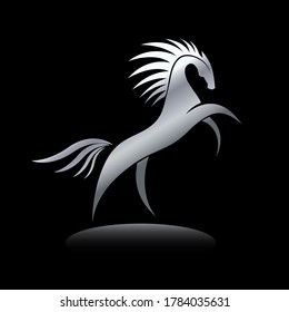Imagen estilizada de caballo plateado sobre fondo negro. Silueta equina sobre sus patas traseras. Ilustración vectorial. Funciona bien como un tatuaje, icono, emblema, impresión o mascota.