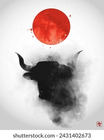 Pintura estilo Sumi-e con la cabeza de un toro en la niebla y el gran sol rojo, representada con trazos de tinta negra audaz y fluida, creando una sensación de movimiento y fuerza. Jeroglífico - sabiduría