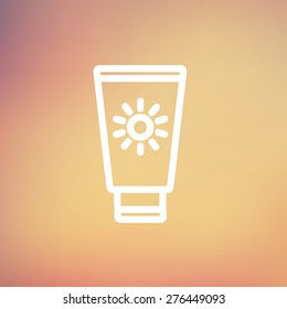 Línea delgada del icono del cristal de la playa de verano para el diseño web y móvil, minimalista moderno y plano. Icono blanco vectorial en el fondo de malla gradiente.
