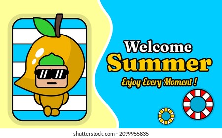 playa de verano y diseño de fondo de arena con texto para disfrutar de cada momento, con el disfraz de mascota de mango relajante