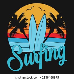 Vector de camisetas de surf en la playa de Verano