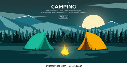 Acampamento de verão. Acampamento Noturno. Fogueira. Pinhal e montanhas rochosas. Noite estrelada e luar. Paisagem da natureza