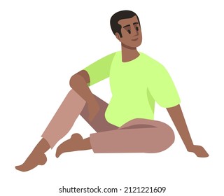 Sommer Camping Teilnehmer semi-flach RGB Farbe Vektorgrafik. Der junge Mann sitzt in entspannter Pose, einzelne Cartoon-Figur auf weißem Hintergrund