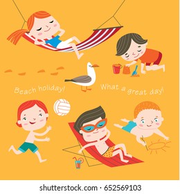 Actividades al aire libre de los niños de verano. Vacaciones en la playa. Feliz niñez. Vector puesto en un fondo azul. Niños y niñas se broncean, rebotan, hacen sandcastle y dibujan.