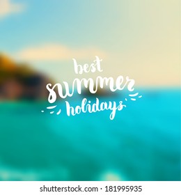 Diseño de verano. El Fondo De La Playa Es Desdibujado. Vector de letras dibujado a mano. Mejores vacaciones de verano