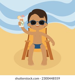 Verano divertido. Niño feliz sentado al lado del mar o del océano en chaiselong, y tomando una copa de verano. Niño feliz divirtiéndose en la playa. El ocio y la animación de verano. Ilustración del vector