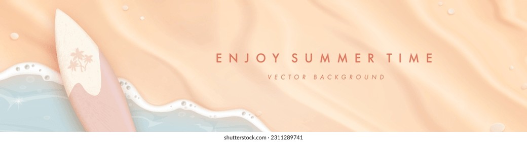 Fondo horizontal de verano con arena realista, mar y tabla de surf. Pancarta de verano en la playa. Ilustración del vector