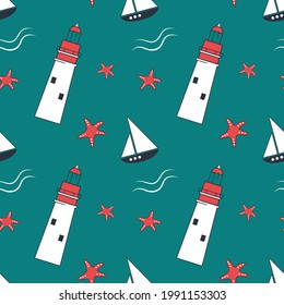 Nahtlose Muster im Sommer mit Leuchttürmen, Seestern und Schiffen auf blauem Hintergrund. Mit Meeresobjekten ist der Siebdruck fein. Design für Verpackungspapier, Schreibwaren und Textilien.