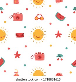 Patrón veraniego de sol, cámara, pez estrella, sandía, conchas. Patrón transparente en el vector. Perfecto para tarjetas de felicitación de verano.Cartas de caricatura vectorial plana de verano.