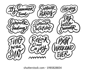 Colección de conjuntos de frases de verano. Grabación a mano de color negro y caligrafía. Ilustración vectorial.