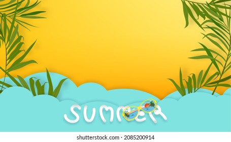 Piso de ramas verdes de palma de coco sobre fondo amarillo con corte de papel y playa tropical artesanal con espacio para copiar. Fondo de vista superior con concepto de amplia composición para vacaciones de verano, viajes