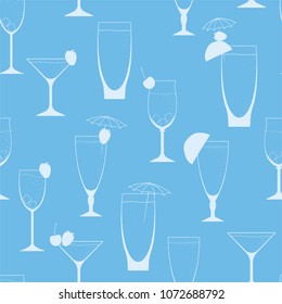 Summer seamless pattern with glasses with juice and cocktail. Vector.