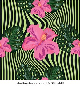 Patrón tropical sin soldadura de verano con plantas amarillas y rosas brillantes y hojas en un fondo rayado, distorsión