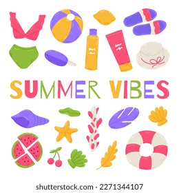 El marco veraniego con letras y bonitos elementos de playa: bikini, sandía, protector solar, chanclas, concha de mar, salvavidas, sombrero, cóctel. Dibujaron a mano elementos planos de caricatura. Ilustración del vector
