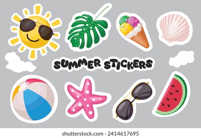 Diseño de conjuntos vectoriales de stickers de verano. Los stickers de verano escriben con elementos decorativos de sol, hojas, helados, cáscara, bola de playa, pez estrella y sandía. Ilustración vectorial colección de stickers de verano. 
