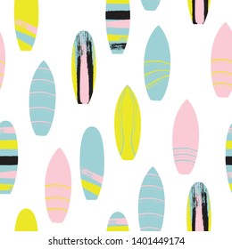 Summer surfing seamless pattern with hand drawn surfboards on white background. Bright tropical sea ocean beach texture. Cute holiday design for textile print, wallpaper, wrapping paper.