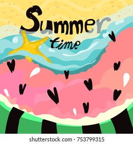 Sommerzeit Cartoon Hintergrund. Yummy Water Melon Slip mit Herzensamen auf Strandhintergrund, blaue Welle mit Meeresschaum und Sand mit Meerestern und Buchstaben