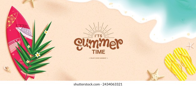 Sommerzeit Gruß Vektor-Design. Es ist Sommerzeit Text im Sand Raum mit Surfbrett, Palmblatt und Flipflop-Elemente für tropische Saison Hintergrund. Vektor-Illustration Sommerzeit Gruß-Design.