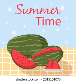 Sommerzeit-Poster mit Wassermelonscheibe auf Picknickdecke