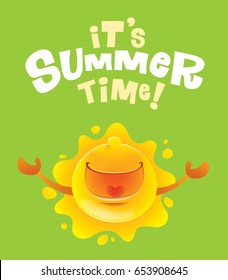 ¡Es hora de verano! El sol de verano con los brazos abiertos.