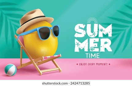 Diseño vectorial de texto de verano. Texto de saludo de verano con limón sentado usando gafas de sol y sombrero en fondo verde y rosa para el concepto de promoción de temporada tropical. Ilustración vectorial de verano 