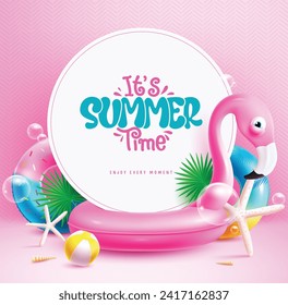 Sommerzeit Text, Vektorvorlage. Es ist Sommerzeit Gruß in weißem Raum mit Flamingo, Schwimmer, Blasen und Beachball Elemente auf rosafarbenem Muster Hintergrund. Sommerzeitgruß Vektorgrafik 