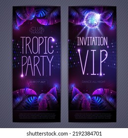 Cartel de la fiesta disco tropical de verano con hojas tropicales fluorescentes y bola de disco. Diseño de invitación. Fondo de verano. Ilustración del vector