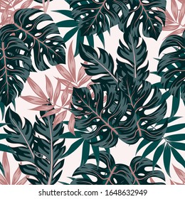 Sommertropisches nahtloses Muster mit blauen und rosafarbenen Pflanzen auf weißem Hintergrund. Exotische Tapete, hawaiianischer Stil. Dschungelblätter. Botanisches Muster. Vorlage für die Vektorillustration.Kreativer abstrakter Hintergrund.
