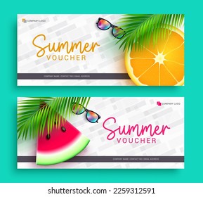 Diseño de conjunto de vectores de vales de verano. Certificado de regalo de verano y colección de cupones de descuento de tarjeta de compra de la empresa. Vector ilustrado vales de regalo de temporada de vacaciones. 