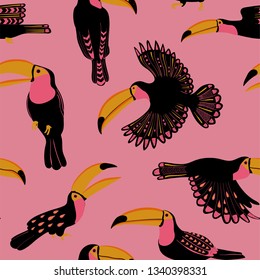 Summer wildlife birds print. Seamless pattern with funny toucans on a white background.