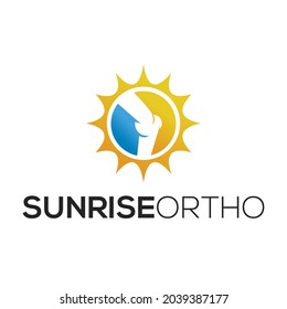 Logo-Design von Sonne und Knochen. Beinknochensymbol und ORTHO-Logo.