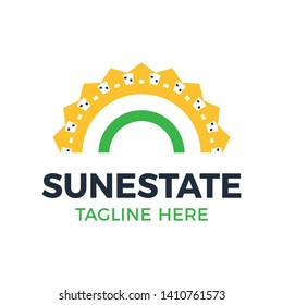 Sun Estate logo design template. Vector real estate building icon sign. Solar home symbol emblem in circle. Sunlight housing label illustration background. Construction branding company concept.