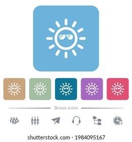 Sonne mit glänzender Sonnenbrille, weiße, flache Symbole auf farbenfrohen, abgerundeten quadratischen Hintergründen. 6 Bonussymbole enthalten