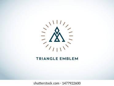 Logo de la letra M, icono, símbolo. Triángulo Emblema con luz solar.Logo de la letra M