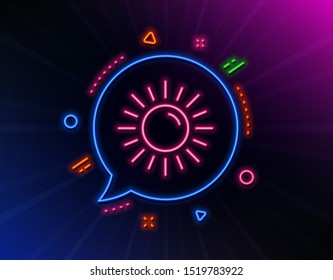 Sun line icon. Neon laser lights. Hot weather sign. Summer symbol. Glow laser speech bubble. Neon lights chat bubble. Banner badge with sun icon. Vector