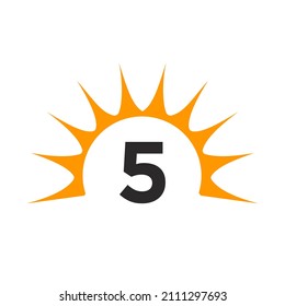 Logo De Sun En El Concepto De La Letra 5. Diseño de vectores de iconos de Sun con plantilla de 5 letras 