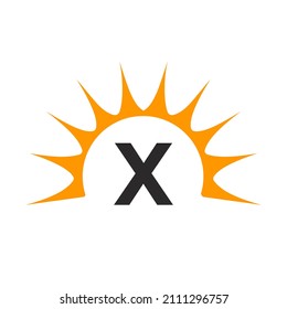 Logo De Sun En El Concepto De Letra X. Diseño de vectores de iconos de Sun con plantilla de letras X 