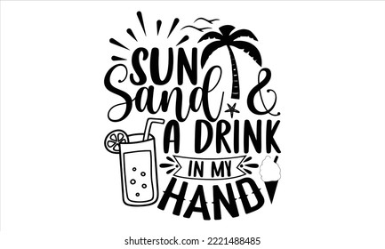 Sonnensand Und ein Getränk in meiner Hand - Summer T Shirt Design, handgezeichnete Vintage-Illustration mit handgezeichneten Buchstaben und Dekorationselementen, Dateien für Cricut Svg schneiden, Digitaler Download