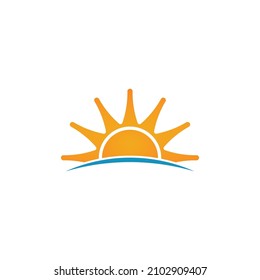 Amanecer en el horizonte con rayos curvados .Logotipo Sunset
