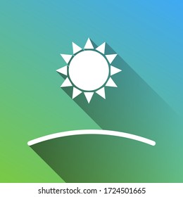 Icono de amanecer y puesta de sol. Icono blanco con sombra ilimitada gris sobre fondo verde a azul. Ilustración.