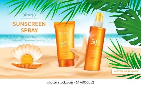 Cosméticos de pantalla solar en el mar o fondo oceánico con playa de arena, concha y pez estrella, palma verde y hojas de monstera, vector realista. Spray cosmético con protección SPF sobre fondo tropical
