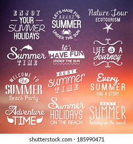 Fondo del atardecer con etiquetas para el diseño de verano. 