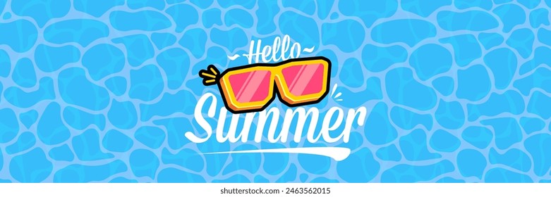 Anuncio de Vector de verano Super Hello con texto y gafas de sol amarillas retro aisladas sobre fondo oceánico azul. Hola Plantilla de diseño de póster de verano con gafas de sol de dibujos animados, playa, piscina de agua, ambiente de verano