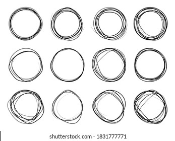 Superconjunto de líneas de círculos esbozan la mano dibujada. círculos de dibujo para elementos de diseño, mensajes, etiquetas de notas. Ilustración vectorial de burbujas protectoras.