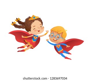 Personaje De Vestuario De Superhéroes Infantiles. Happy Boy y Caucasian Girl llevan traje de héroe para la fiesta infantil. Ilustración de vectores de caricaturas planos aislados del Carnaval de Bebé Fresco.